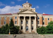 How to get a scholarship at the University of Manitoba