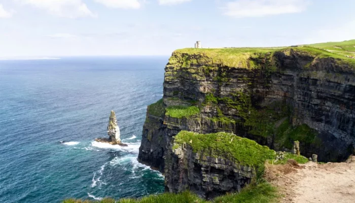 10 Must-See Landmarks, Monuments, and Attractions in Ireland