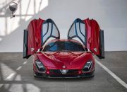 Alfa Romeo 33 Stradale supercar unveiled