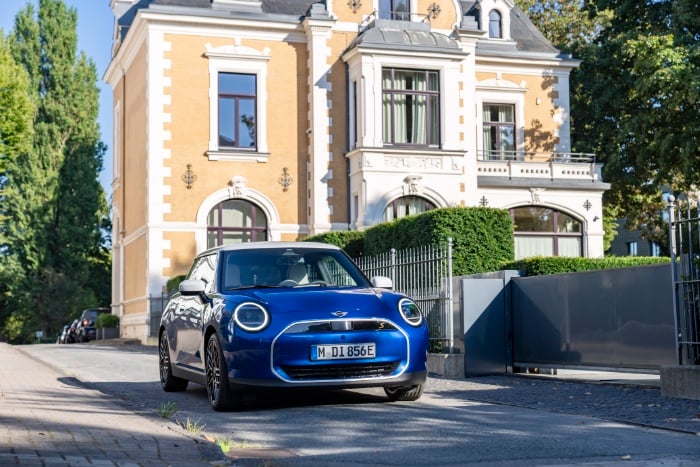 BMW to invest £600 million in Mini electric plants in the UK