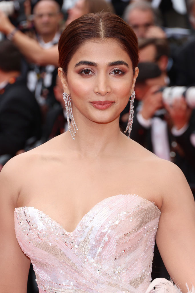 Pooja Hegde’s Wiki, Net Worth, Spouse, Family Background, Hot Photos, Measurement, And More.