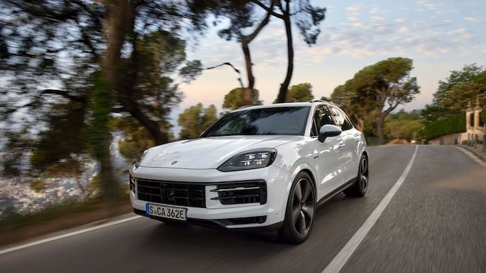 New Porsche Cayenne S E-Hybrid SUV gets official (Video)