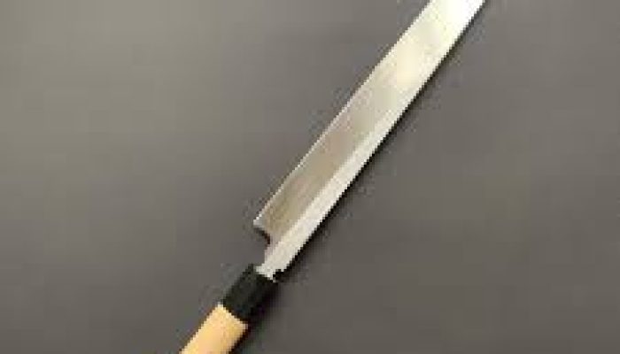 The Elegance of the Yanagiba Knife: Slicing Through Japanese Culinary Traditions