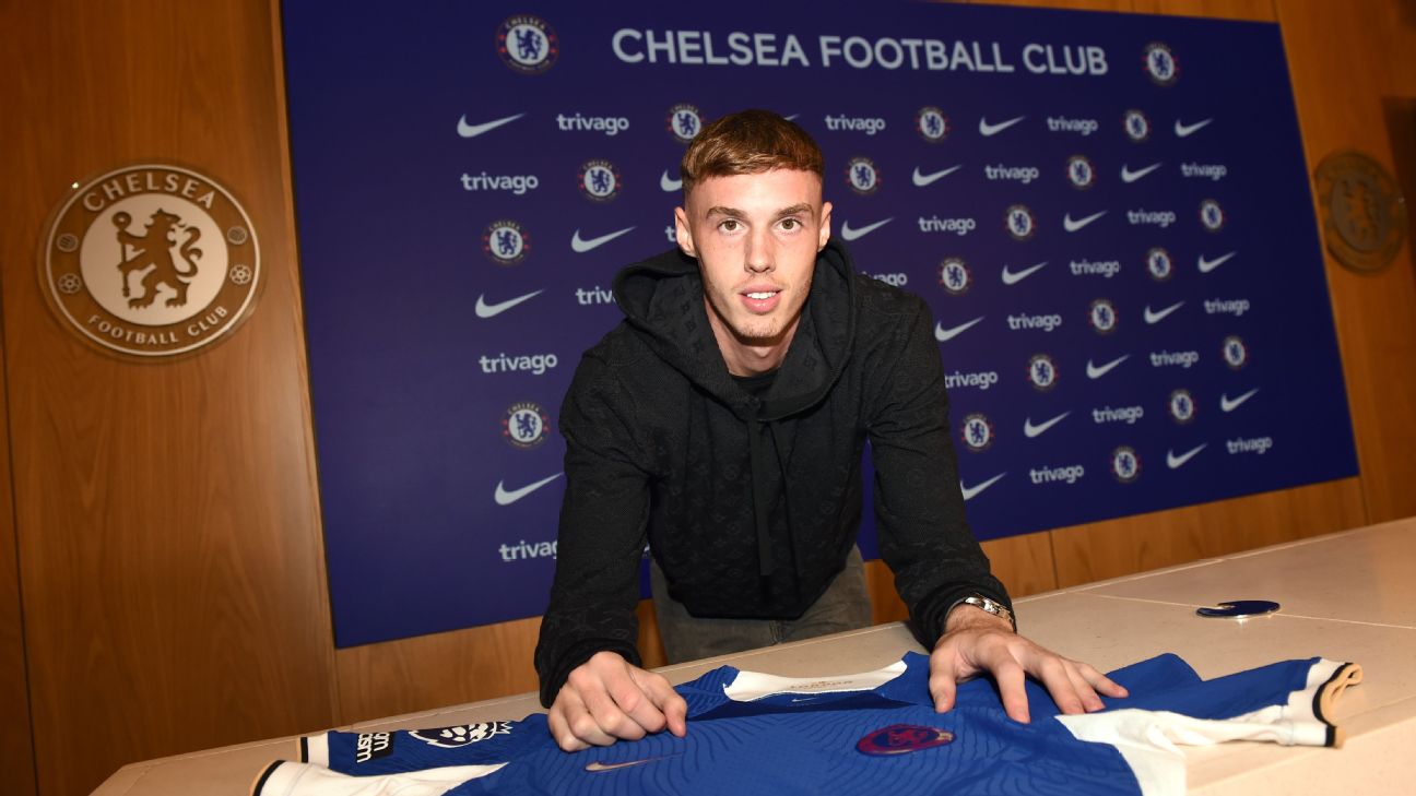 Young Man City forward Cole Palmer joins Chelsea in a £42.5m deal.