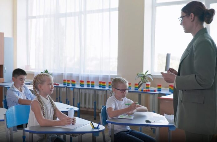 classroom kids and teacher