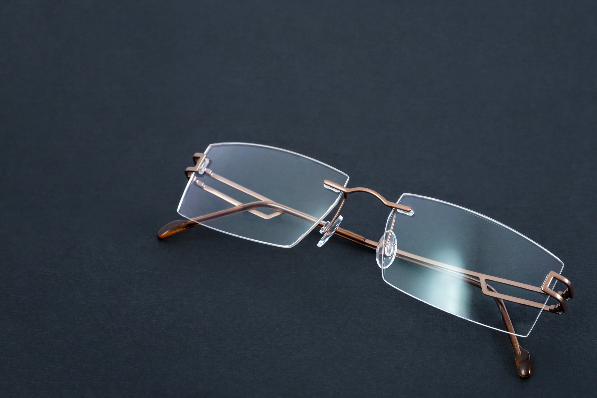 Eclipsing Dimensions: The Renaissance of Eyewear with Thinnest Lenses