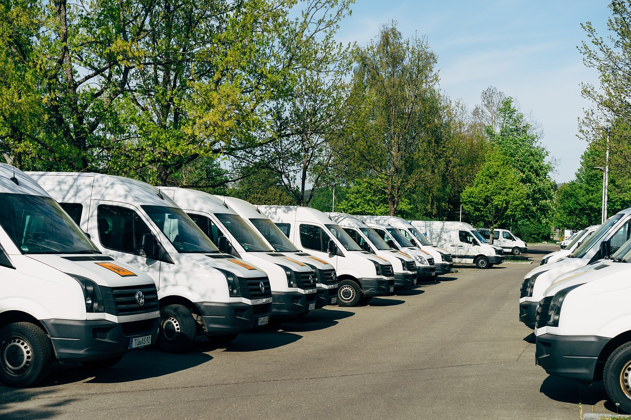 Revolutionising Operations and Efficiency with EV Fleet Management Solutions