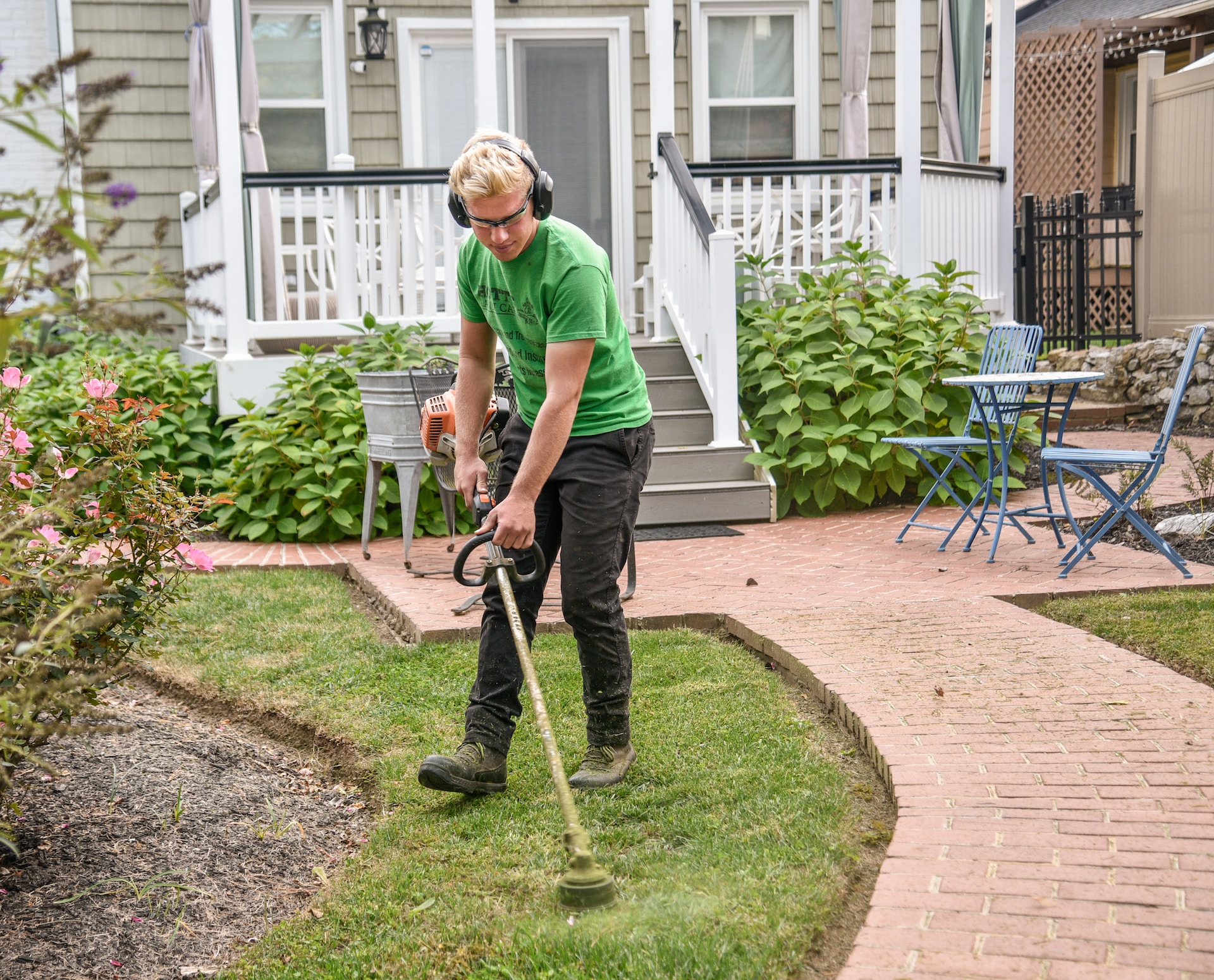 Why Professional Hardscaping Services Are Worth the Investment