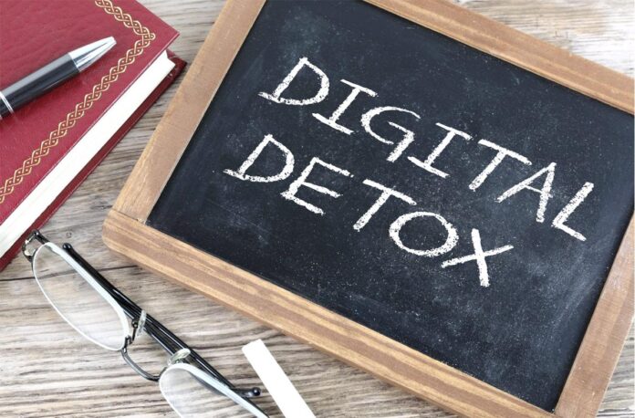 minimalism encourages a digital detox