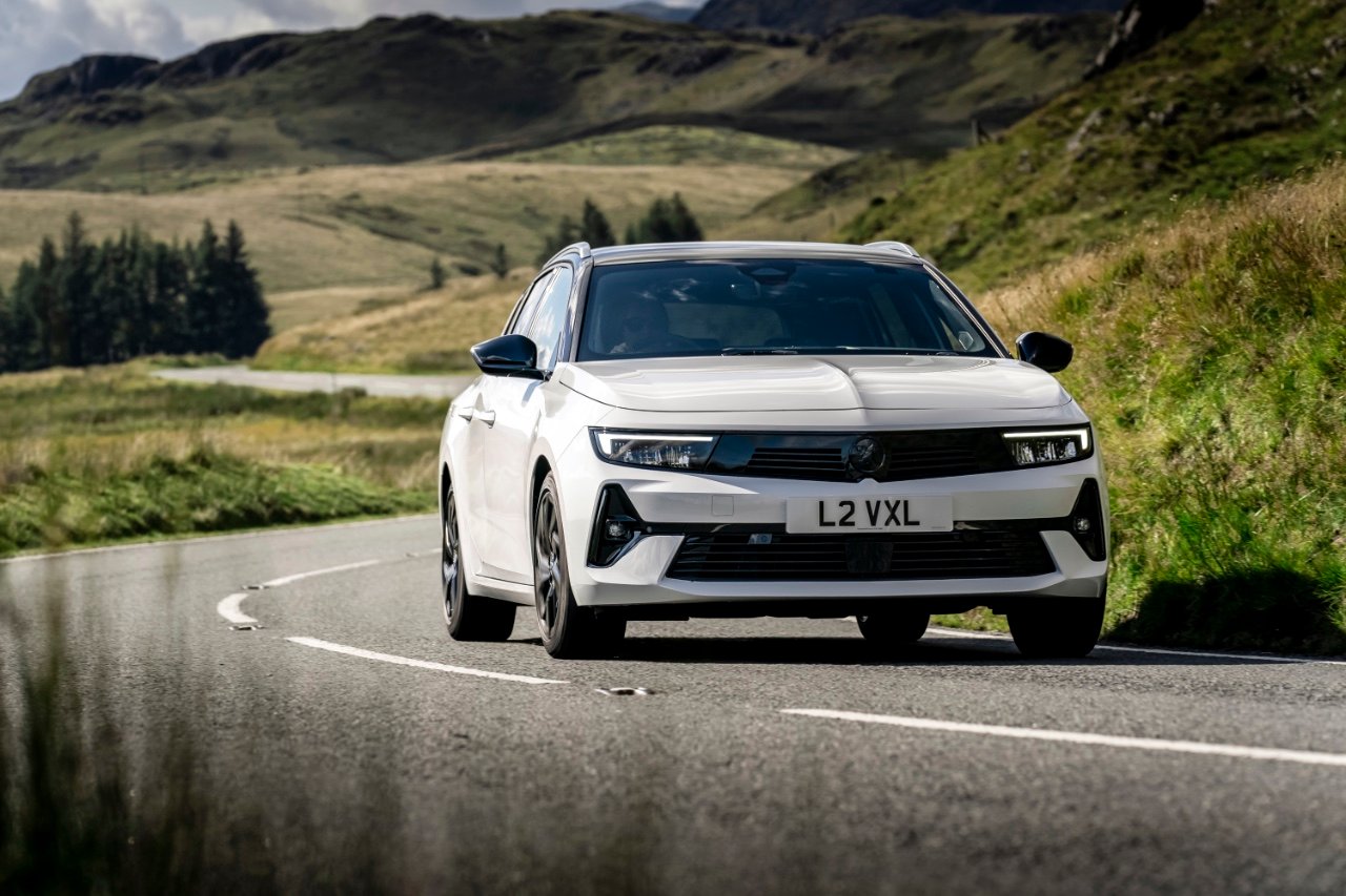 Vauxhall Astra and Astra Sports Tourer get mild hybrid op